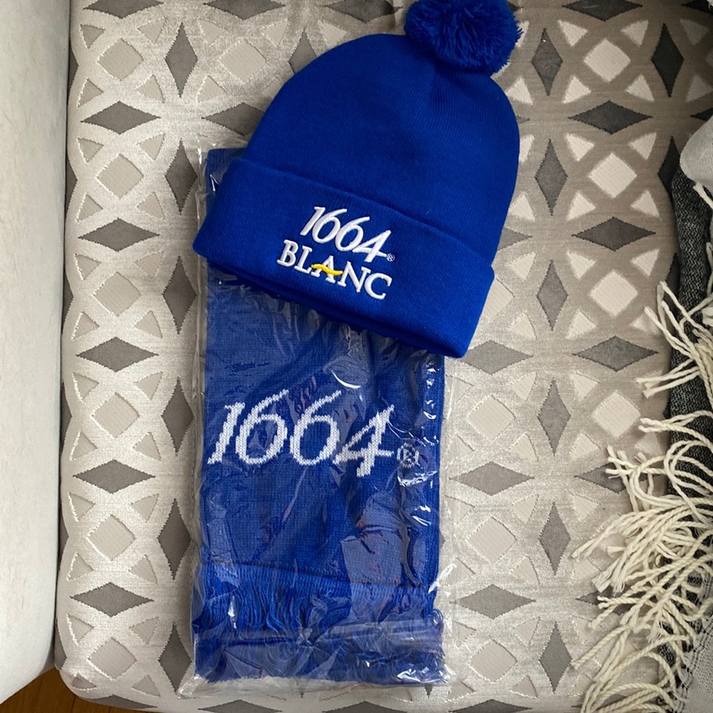 💙🥶🧢NWT BLUE 1664 BLANC WINTER SCARF AND POMPOM HAT SET OF 2 🧢💙🥶